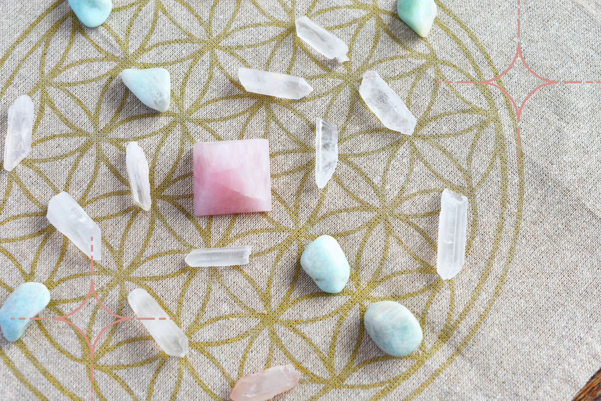 5 Ways to Use Crystals to Upgrade Your Tarot Readings